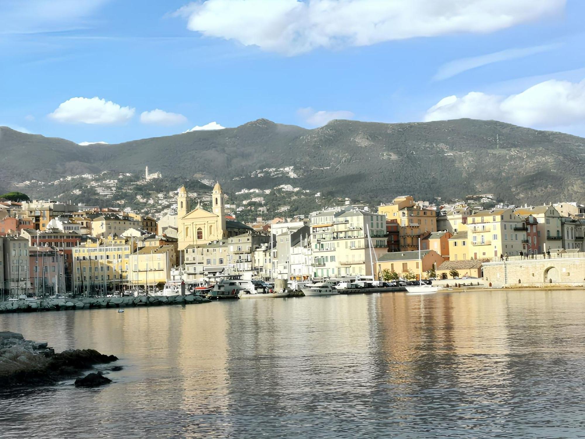 Appartement Cosy Avec Vue Sur La A Bastia 60 M² *
